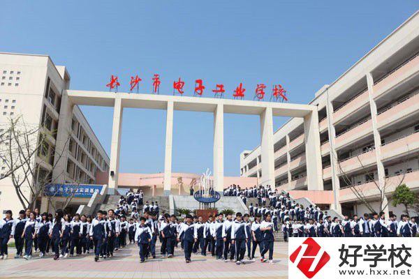 湖南中考失利怎么辦？有哪些學(xué)校推薦？