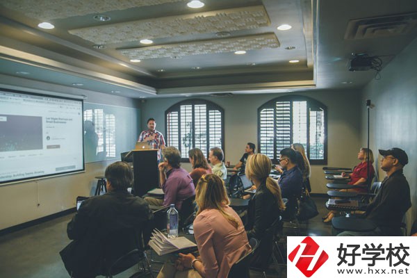 郴州有哪些公立的中專學(xué)校？專業(yè)有哪些？