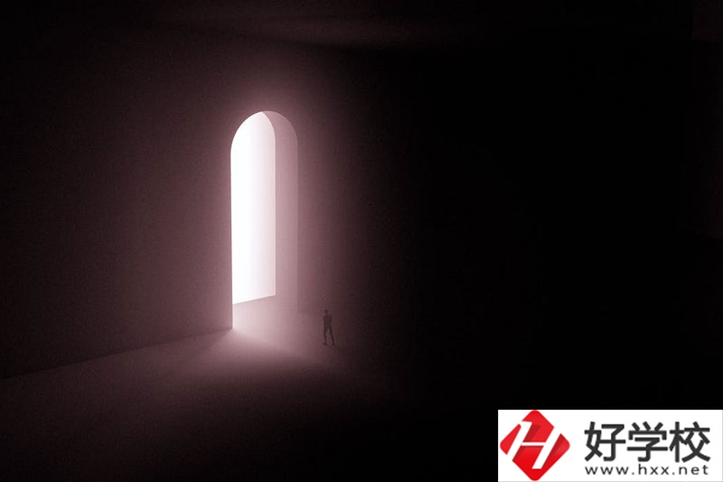 長沙汽車工業(yè)學(xué)校是中專還是技校？