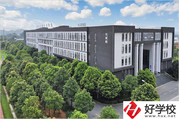 湘潭吉利職校是公辦的還是民辦的？