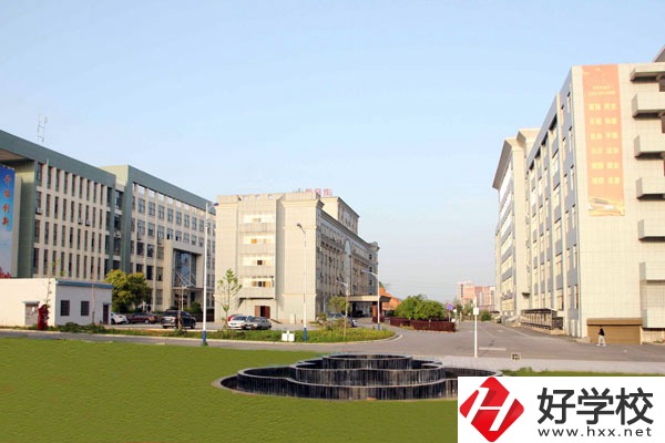 婁底技師學(xué)院有哪些特色專(zhuān)業(yè)？設(shè)施如何？