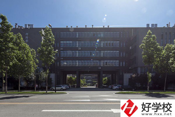 株洲市工業(yè)中等專業(yè)學(xué)校怎么樣？
