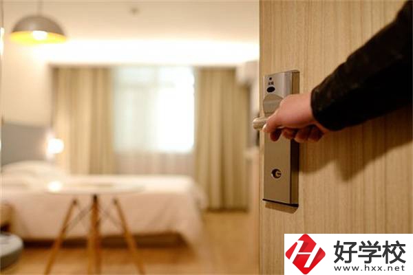 郴州有開設(shè)護(hù)理專業(yè)的中職嗎？哪些專業(yè)開設(shè)較多？