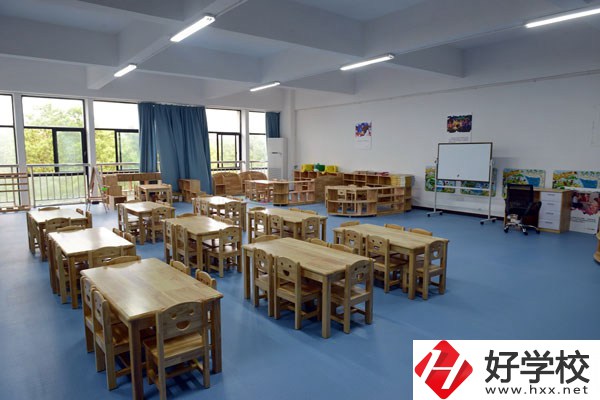 在湘潭工業(yè)貿(mào)易中專里能學(xué)哪些專業(yè)？就業(yè)方向是什么？