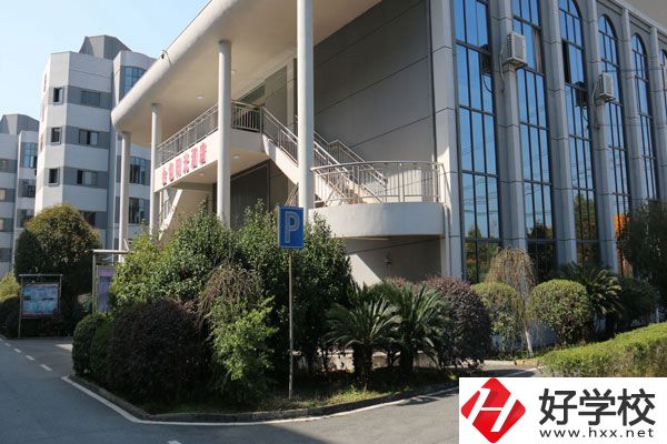 株洲地區(qū)中考四百分可以上職高嗎？