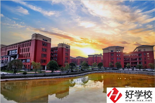 常德市桃源縣職業(yè)中專(zhuān)學(xué)校在什么地方？學(xué)校怎么樣？