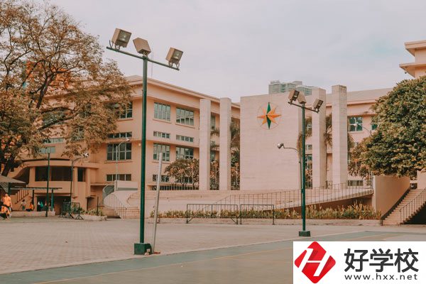 湖南懷化商業(yè)學(xué)校環(huán)境好不好？宿舍怎么樣？
