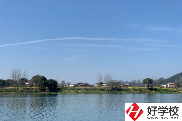 湘西州鳳凰職業(yè)中專是所怎樣的學(xué)校？