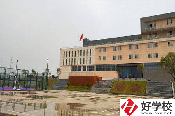 婁底市環(huán)宇中等職業(yè)技術(shù)學(xué)校在哪里？辦學(xué)條件怎么樣？