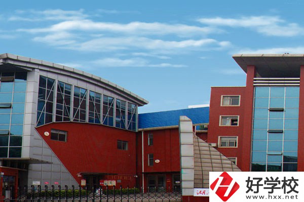 湖南長(zhǎng)沙藝術(shù)學(xué)校食堂環(huán)境怎么樣？