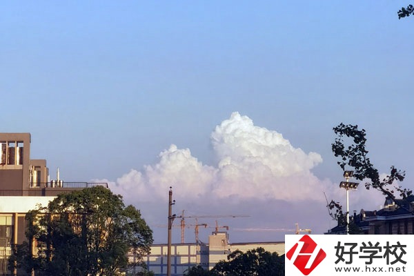 株洲鐵路機(jī)電職業(yè)技術(shù)學(xué)校怎么樣？是公立的還是私立的？