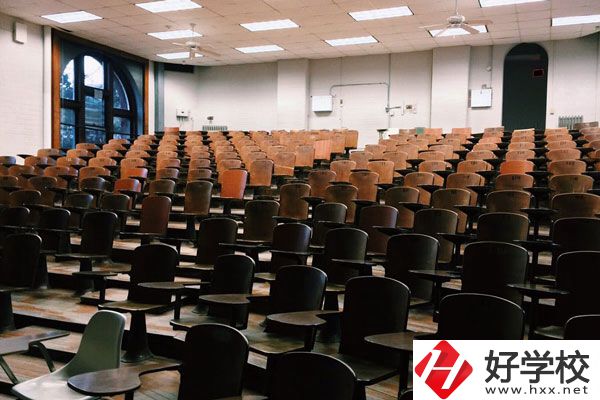 婁底市藝術職校專業(yè)適合女生嗎？就業(yè)前景好嗎？