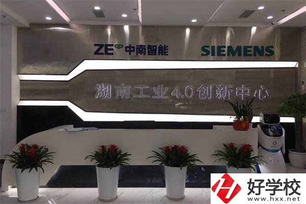 湘潭信息中等職業(yè)技術學校實訓室