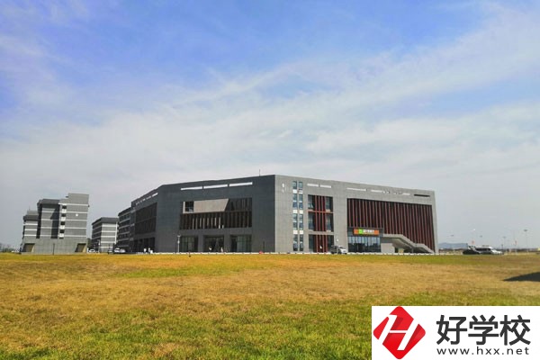湖南吉利汽車職業(yè)技術(shù)學(xué)院有哪些五年制專業(yè)？
