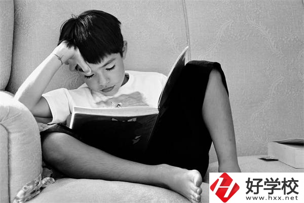 湖南初三男孩不想上學(xué)怎么辦？不參加中考還有書讀嗎？