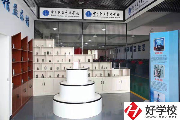 寧鄉(xiāng)縣職業(yè)中專學(xué)校錄取線是多少？學(xué)費(fèi)標(biāo)準(zhǔn)是多少？