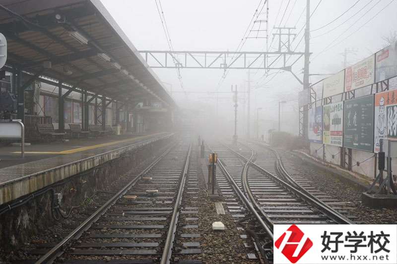 株洲鐵道運(yùn)輸專業(yè)怎么選擇中專？