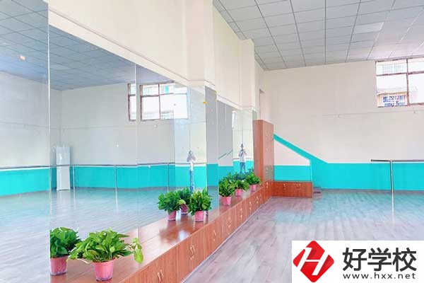 婁底市藝術(shù)職業(yè)學院有哪些專業(yè)？學費是多少？