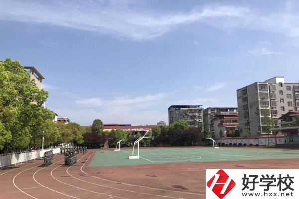 常德安鄉(xiāng)有沒有學(xué)美發(fā)與形象設(shè)計的中專？