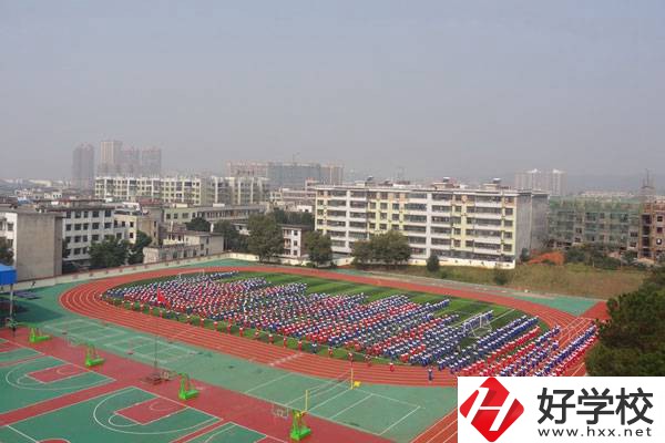 安仁職業(yè)中專(zhuān)操場(chǎng)