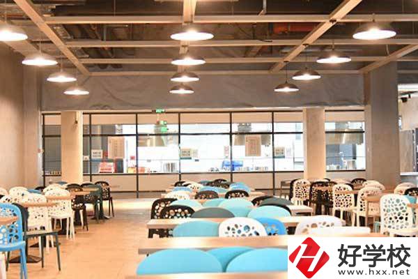 長(zhǎng)沙湘麓醫(yī)藥中專怎么樣？有哪些專業(yè)？