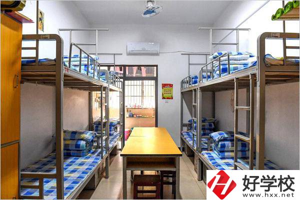長(zhǎng)沙財(cái)經(jīng)學(xué)校的宿舍條件怎么樣？住宿費(fèi)是多少？