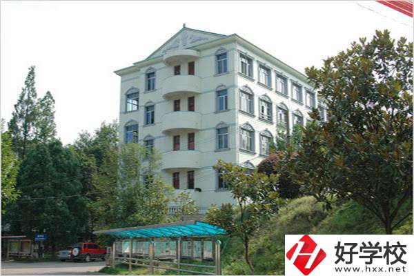 長(zhǎng)沙縣排名前三的中專是哪些？有什么辦學(xué)優(yōu)勢(shì)？