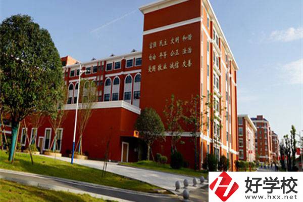 湖南醫(yī)藥職業(yè)中等專業(yè)學(xué)校的招生專業(yè)有哪些？學(xué)費貴不貴？