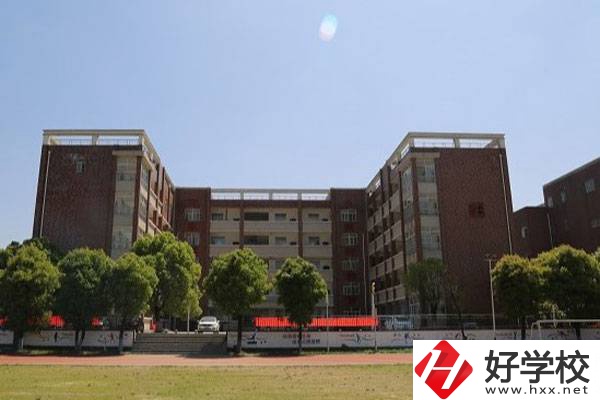 岳陽(yáng)市高級(jí)技工學(xué)校開(kāi)設(shè)了哪些熱門(mén)專(zhuān)業(yè)？