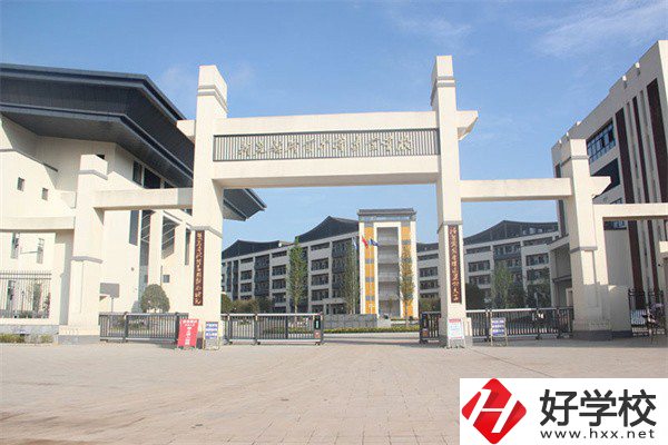 懷化有少數(shù)民族特色的中職有哪些？辦學(xué)條件怎么樣？
