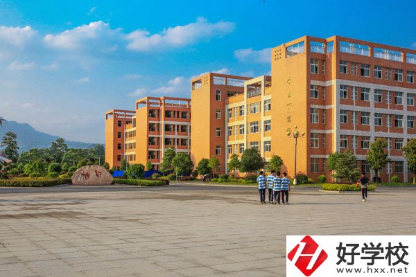 張家界市有幾所有計算機應(yīng)用專業(yè)的中職學(xué)校，介紹一下