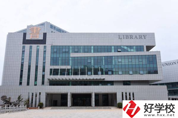 湖南外國語職業(yè)學(xué)院有哪些五年制大專招生專業(yè)？