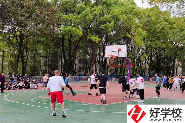 益陽科達(dá)職業(yè)技術(shù)學(xué)校運動場