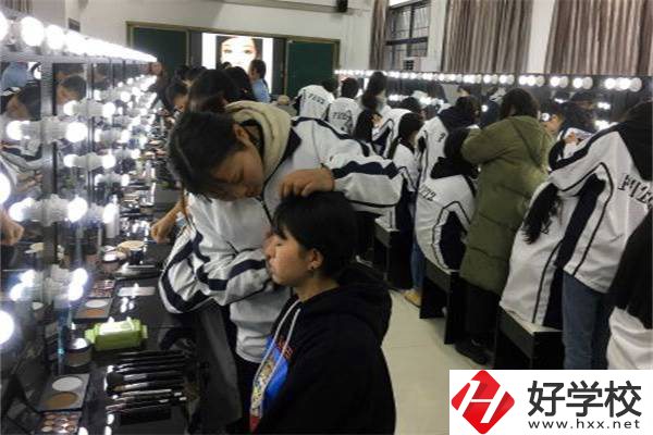 湘西有哪些學(xué)美發(fā)的中職學(xué)校？專業(yè)好就業(yè)嗎？