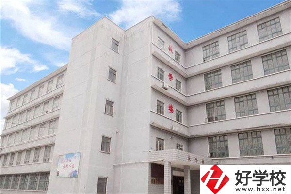 中鋼集團(tuán)衡陽(yáng)重機(jī)技工學(xué)校是公辦還是民辦？學(xué)費(fèi)是多少？