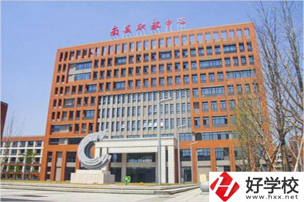 益陽南縣的職高免學費嗎？還要不要交其它費用？