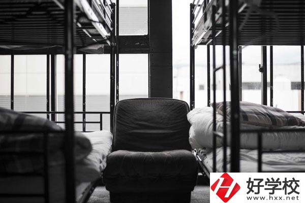 桂東縣職業(yè)技術(shù)教育學(xué)校招生辦電話是多少？