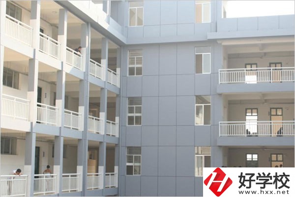 張家界有沒有招往屆生、插班生、轉(zhuǎn)學(xué)生的職校？