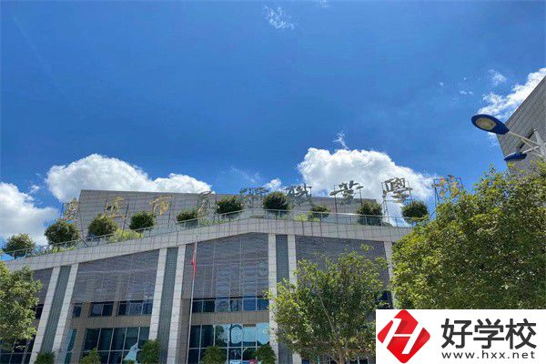 在湖南想學聲樂有什么學校推薦？聲樂專業(yè)好學嗎？