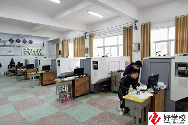 漣源市工貿(mào)職業(yè)中專學校辦學條件怎么樣？