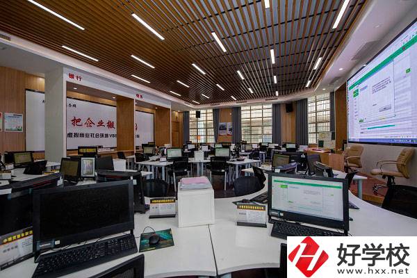 長沙財經(jīng)學校會計專業(yè)好進嗎？