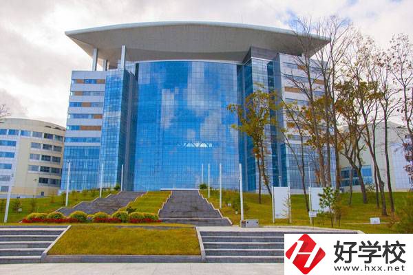 長(zhǎng)沙哪些職校有直播電商服務(wù)專業(yè)？提供就業(yè)機(jī)會(huì)嗎？