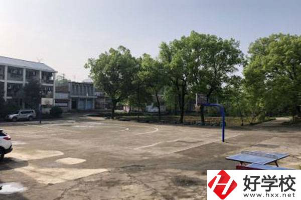 石門民族職業(yè)技術學校籃球場