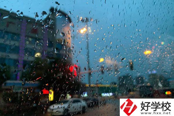 想學(xué)醫(yī)學(xué)專業(yè)，湖南有哪些中職學(xué)?？梢赃x?