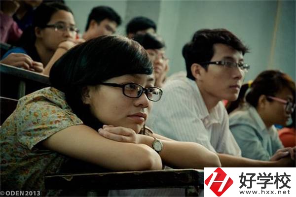 在湖南“晚熟”的孩子該何去何從？該怎么擇校？