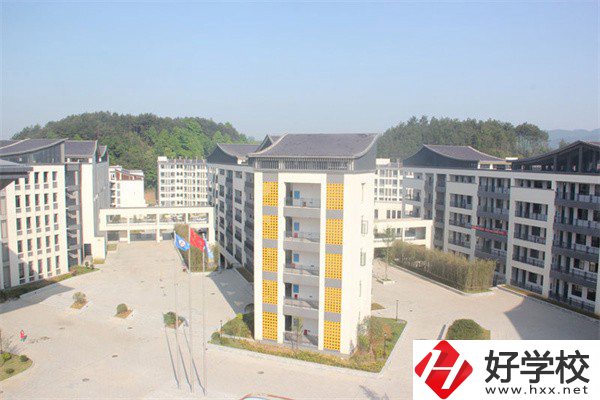 懷化有少數(shù)民族特色的中職有哪些？辦學(xué)條件怎么樣？
