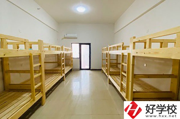 想在長(zhǎng)沙讀醫(yī)藥類(lèi)專(zhuān)業(yè)，看看這所中職學(xué)校