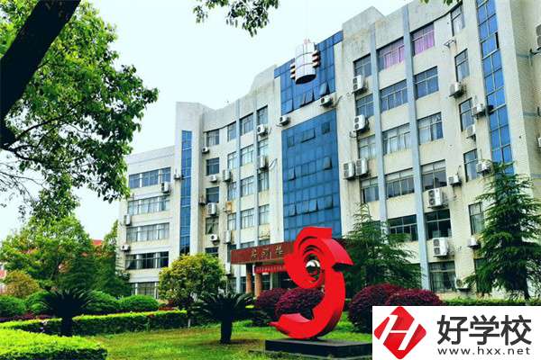 婁底哪些職校有開設護理專業(yè)？就業(yè)方向是什么？