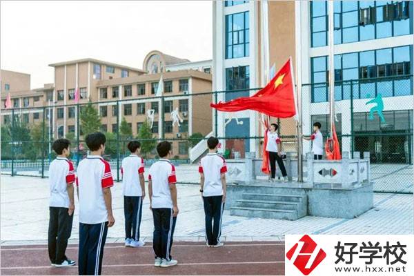 新化縣楚怡工業(yè)學(xué)校開設(shè)了哪些專業(yè)？