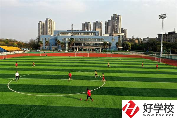 湘潭市工業(yè)貿(mào)易中等專業(yè)學校運動場